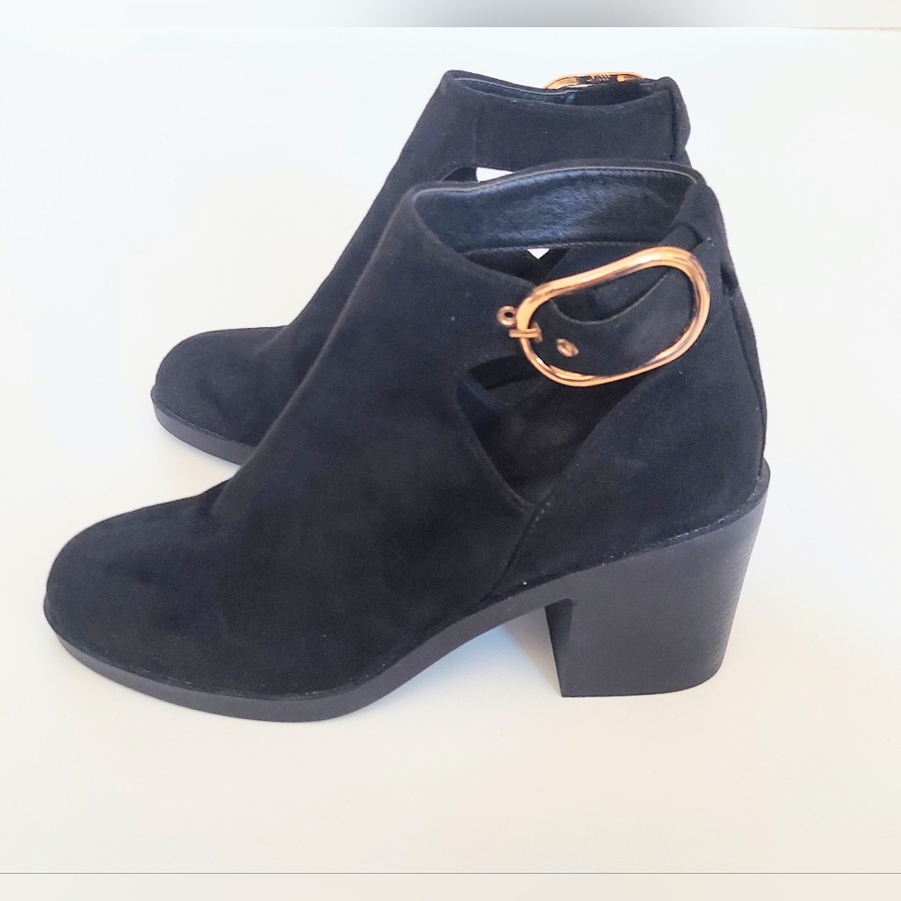 TopShop Black Suede Gold Buckle Block Heel Ankle Boots Size US 7 EU 40